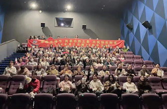 春光与你们都是这天下最好的风物，，，节日快乐！！！